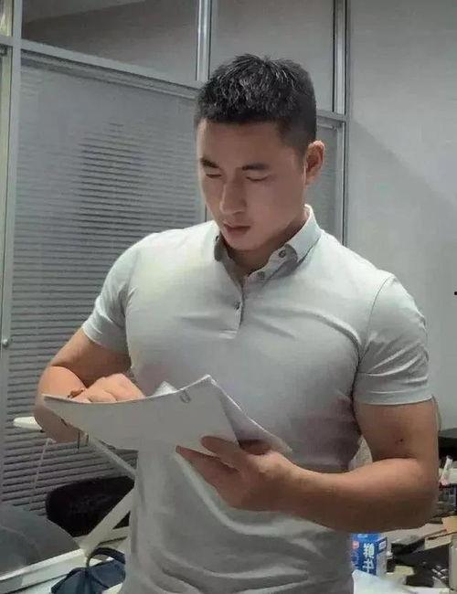 白领帅哥生活照,白领帅哥生活照中的时尚魅力