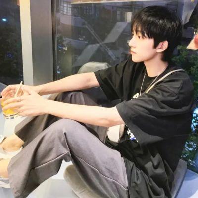 真人图片男,校园阳光少年的魅力瞬间